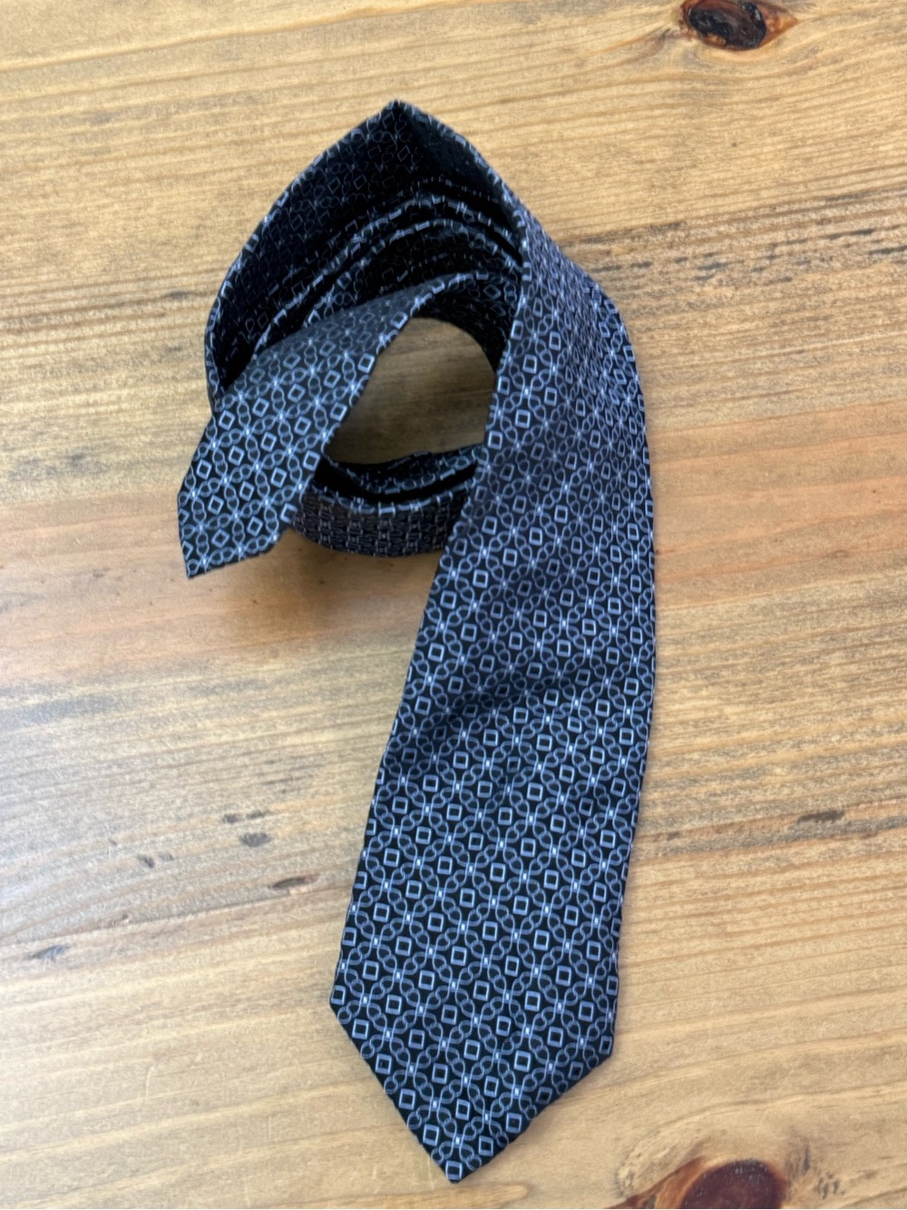 NWT Valentino Menโs Navy Blue Geometric Print Silk Neck Tie